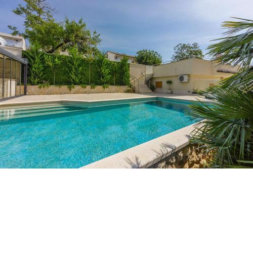 Exquisites Apartment mit Meerblick, Sauna, Gym, Pool, klimatisierten Schlafzimmern - nur 500 Meter zum Strand