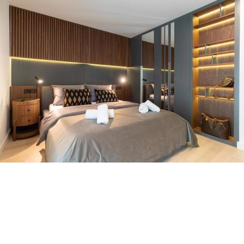 EZ Luxury Living