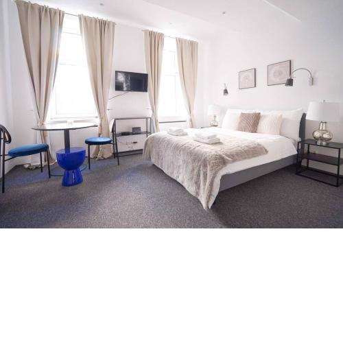 Fabulous Studio near Center