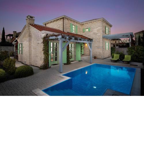 Fabulous villa Zelda with pool near the beach