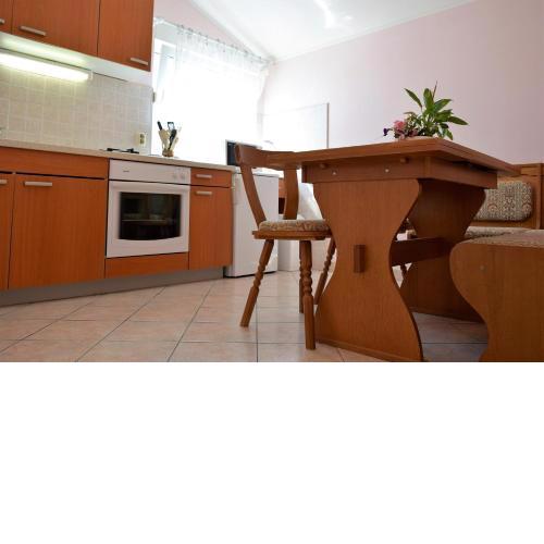 Family Apartment Andrea close to beach