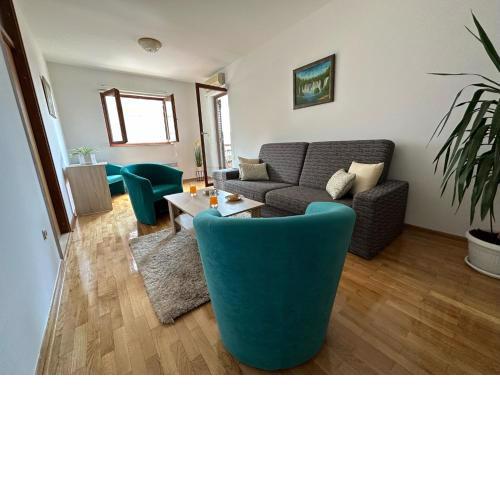 Family apartment Makarska