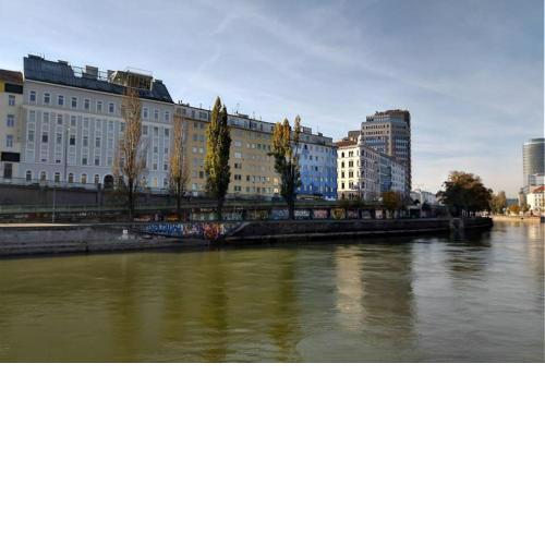 Family apartment with two bathrooms near to city center