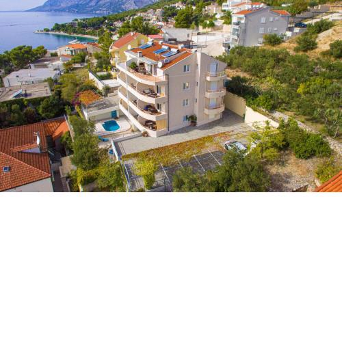 Family friendly apartments with a swimming pool Brela, Makarska - 20065