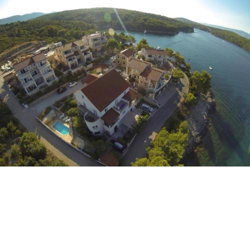 Family friendly apartments with a swimming pool Jelsa, Hvar - 4608