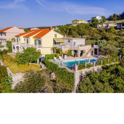 Family friendly apartments with a swimming pool Mastrinka, Ciovo - 22372