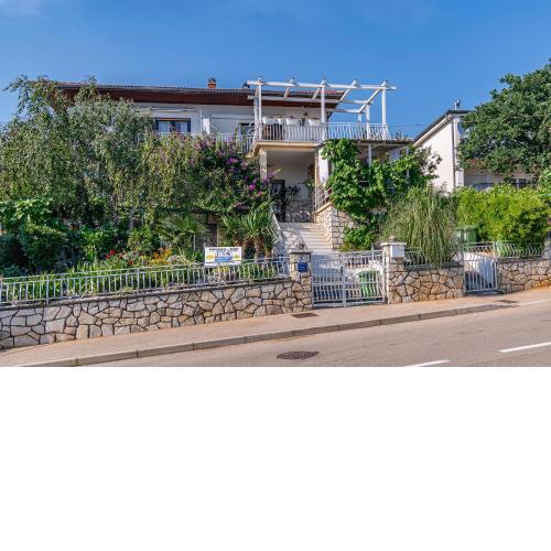 Family friendly apartments with a swimming pool Novi Vinodolski - 2419