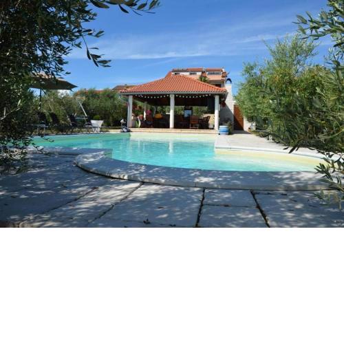 Family friendly apartments with a swimming pool Povljana, Pag - 244