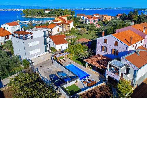 Family friendly apartments with a swimming pool Preko, Ugljan - 20390