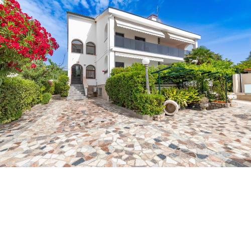Family friendly apartments with a swimming pool Punat, Krk - 13153