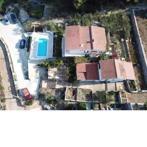 Family friendly apartments with a swimming pool Rogac, Solta - 19809