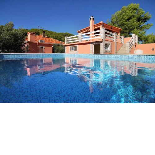 Family friendly apartments with a swimming pool Smokvica, Korcula - 9161