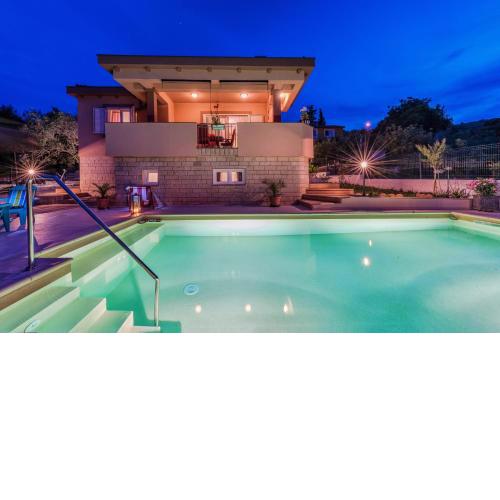 Family friendly apartments with a swimming pool Sutomiscica, Ugljan - 13872