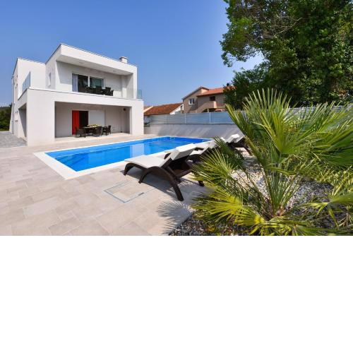Family friendly house with a swimming pool Bibinje, Zadar - 17020