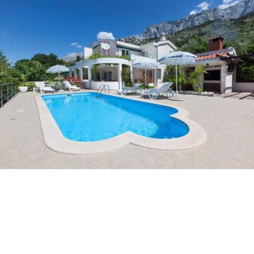 Family friendly house with a swimming pool Makarska - 19796