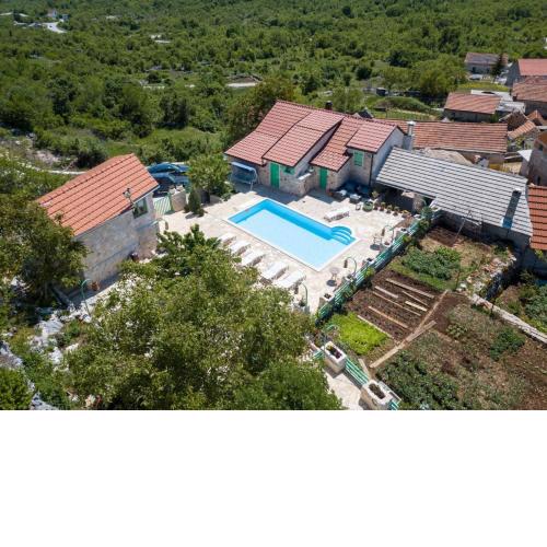 Family friendly house with a swimming pool Zagvozd, Zagora - 18776