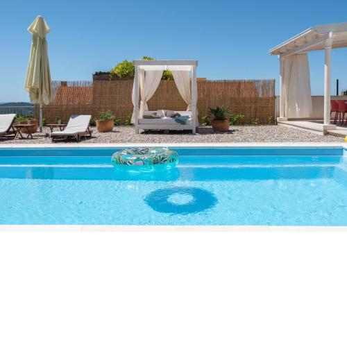 Family Fun - Villa with pool