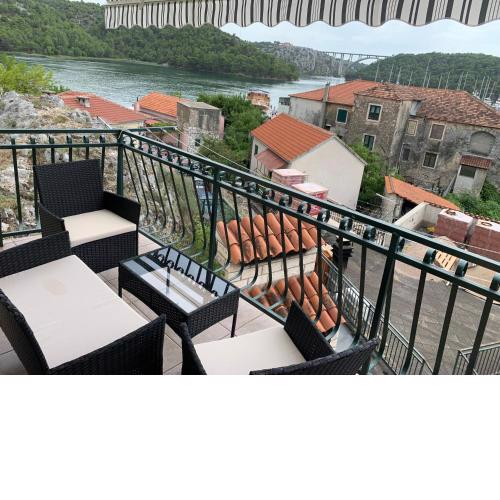 Family house Scardona - dreams by the river Krka