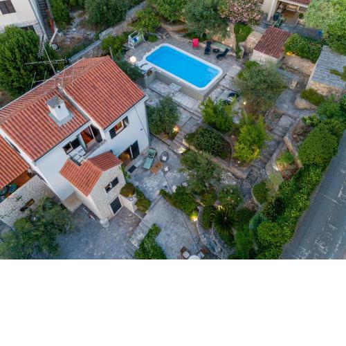 Family retreat Villa R with Garden&Pool