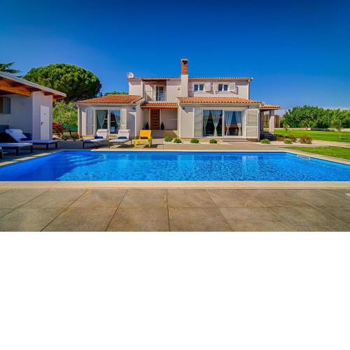 Family-Villa Captains House, beheizter Pool und riesiger Garten