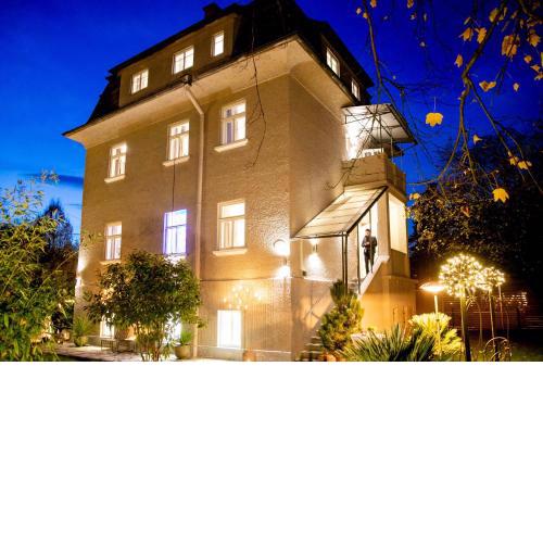 Family Wellhouse Green Garden Salzburg, up to 16 pax, BBQ, sunbeds, bikes