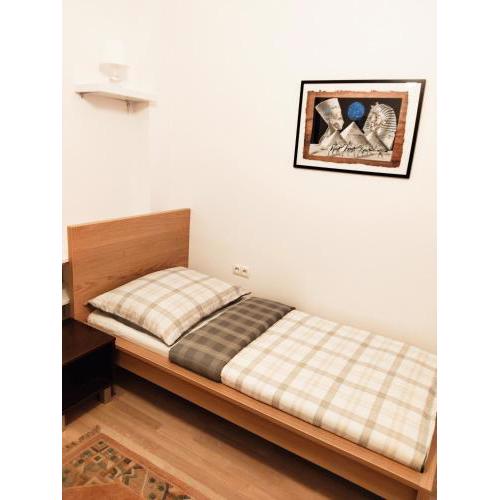 Favorit-Rooms Direkt Metro-U1 best connection to Centralstation and City-Center