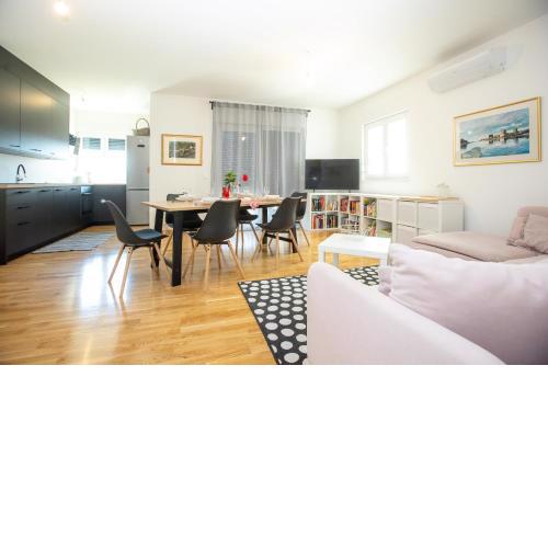 Feel city near beach FREE PARKING with SEA VIEW