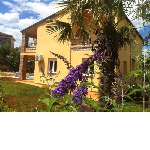 Ferienhaus in Funtana mit Grill und Terrasse