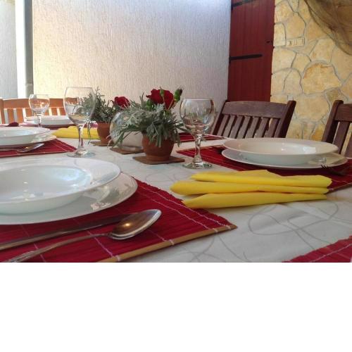 Ferienhaus in Okrug Gornji mit Großer Terrasse