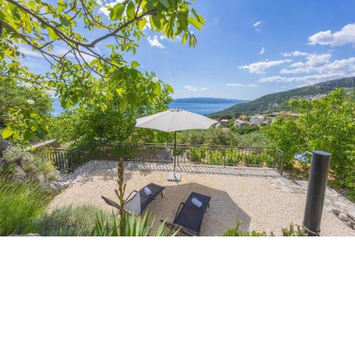 Ferienhaus in Veliko Brdo mit Grill, Garten und Terrasse