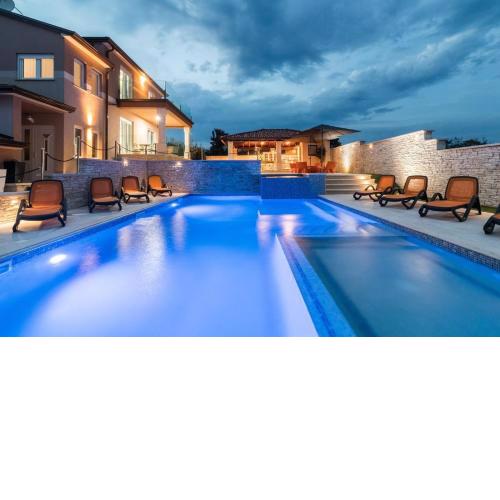 Ferienhaus mit Privatpool für 18 Personen ca 400 qm in Valtura, Istrien Südküste von Istrien