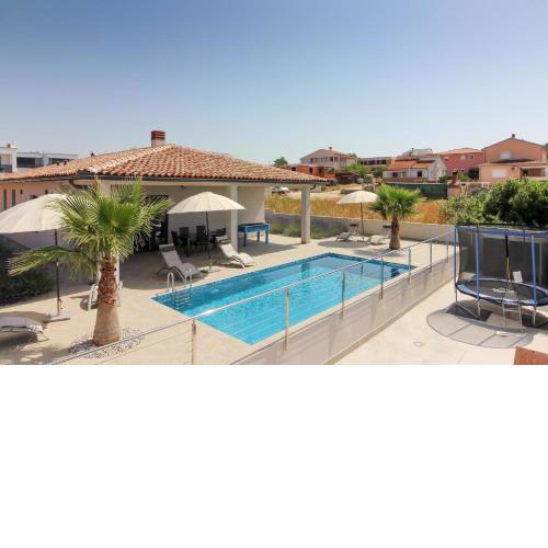 Ferienhaus mit Privatpool für 8 Personen ca 170 qm in Pula, Istrien Istrische Riviera - b53033
