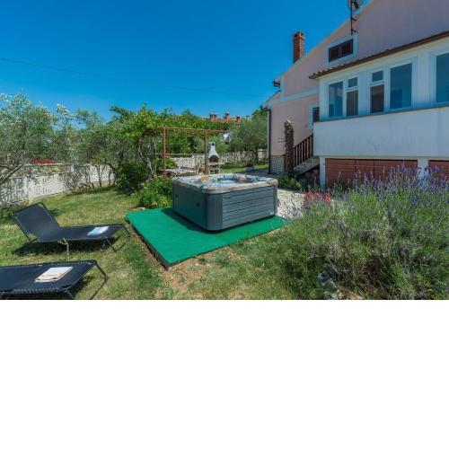 Ferienhaus Zora with Whirlpool