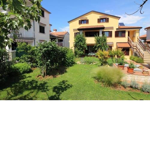 Ferienwohnung in Porec mit Balkon, in Strandnähe