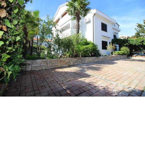 Ferienwohnung Lili mit Pool, Grill und Parkplatz