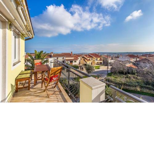 Ferienwohnung mit Balkon, Meerblick, Parkplatz und Garten