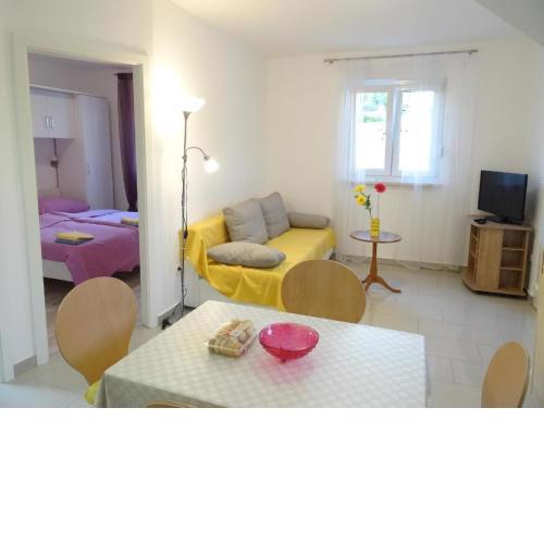 Ferienwohnung mit Terrasse im Erdgeschoss für drei Personen