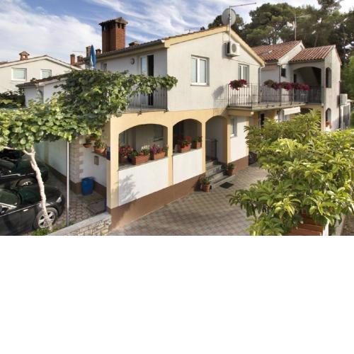 Ferienwohnung Pineta 1 mit Terrasse in Strandnähe