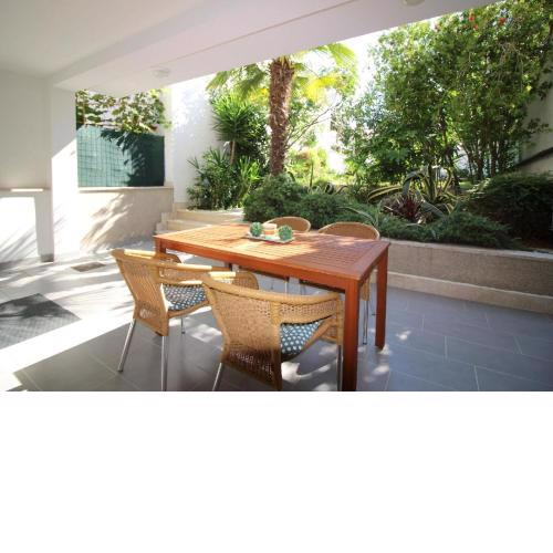Ferienwohnung Zen mit eigenem Garten und Terrasse