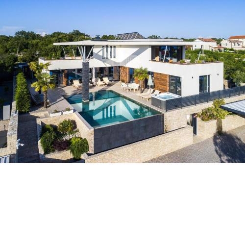 FIRST RESIDENCE Villa Eternity