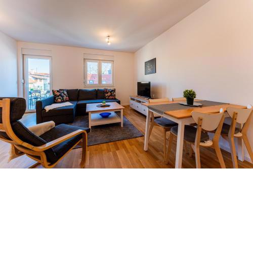 Flex SelfCheckIns 126 - Zagreb - 2 Bedrooms - Parking - Loggia