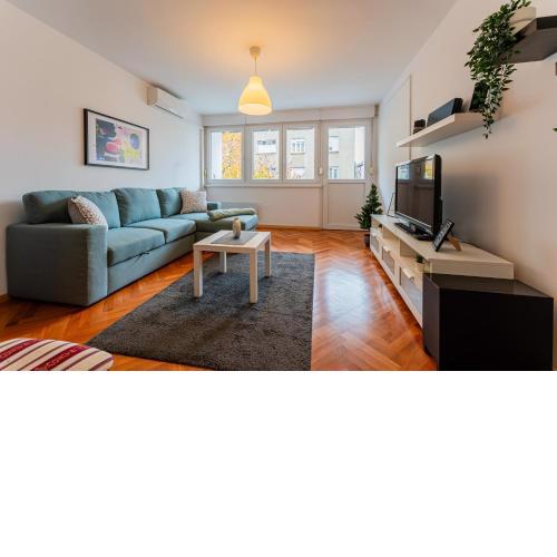 Flexible SelfCheckIns 116 - Zagreb - Bedroom - Loggia