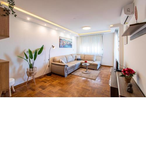 Flexible SelfCheckIns 43 - Zagreb - Luxury - Parking - Loggia - Brand New