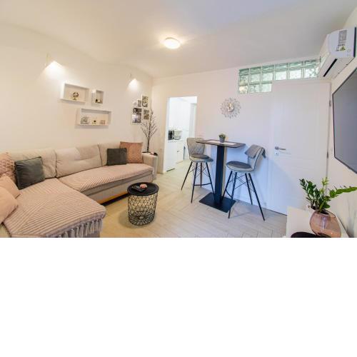 Flexible SelfCheckIns 44 - Zagreb - New - Center
