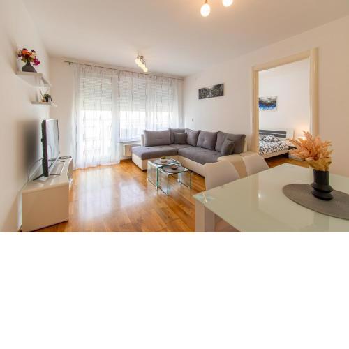 Flexible SelfCheckIns 56 - Zagreb - Garage - Loggia - New