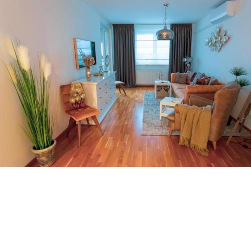 Flexible SelfCheckIns 70 / Arena / Garage / Bedroom/ New