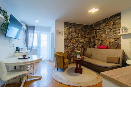 Flexible SelfCheckIns 87 - Zagreb - Parking - Loggia - Bedroom