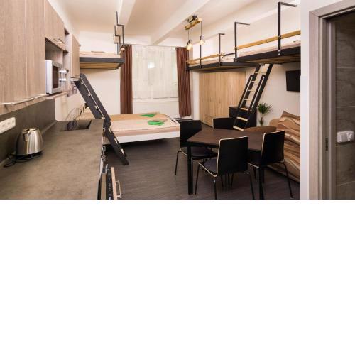Flying Bed Apartment close to Prague Castle and Airport