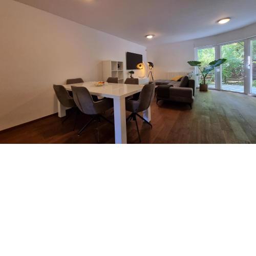 Forrest-Hugging Townhouse with Private Garden