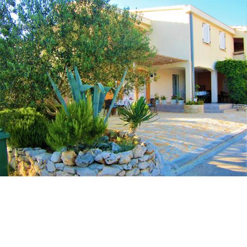 Franc Apartments Island Vir Croatia